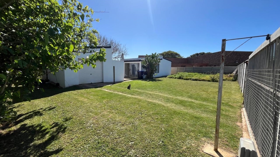 2 Bedroom Property for Sale in Paradise Beach Eastern Cape